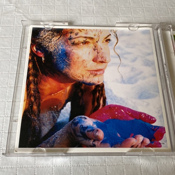 🎶PRICING🎶 Gloria Estefan CD & DVD - Unwrapped Music CD & Famous DVD - Picture 2 of 7
